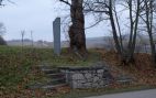 Zchátralý pomník Rudé armády v Obřanech